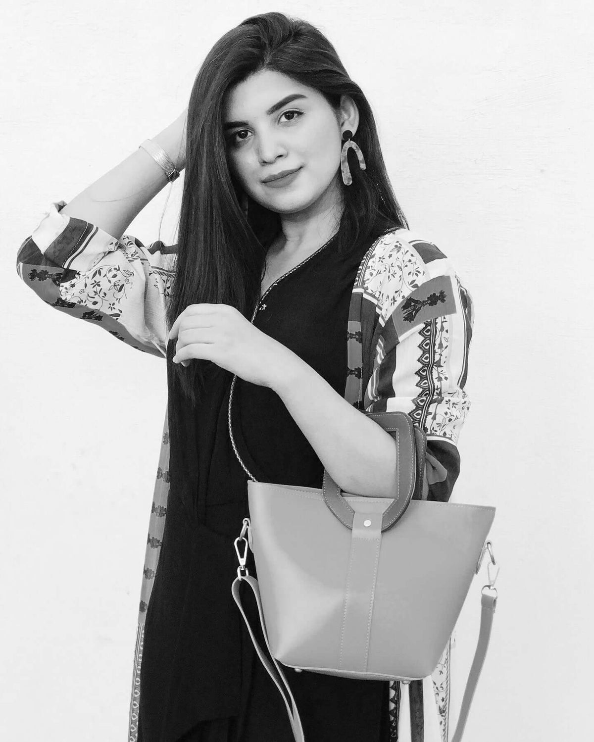 Voyage Yellow / Black women's shoulder bag in black by Bag X